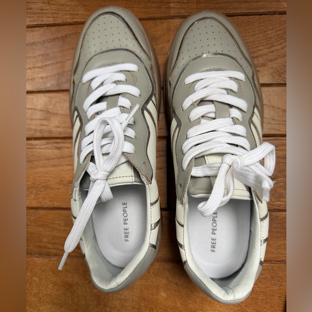 Free people thirty love sneaker size 9, new without tags